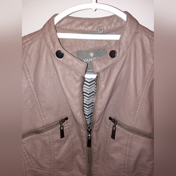 Vanity women’s taupe Faux Leather Jacket size large excellent used condition - Picture 7 of 10